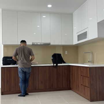 TỦ BẾP CĂN HỘ GỖ MDF KẾT HỢP NHỰA ĐẶC RUỘT