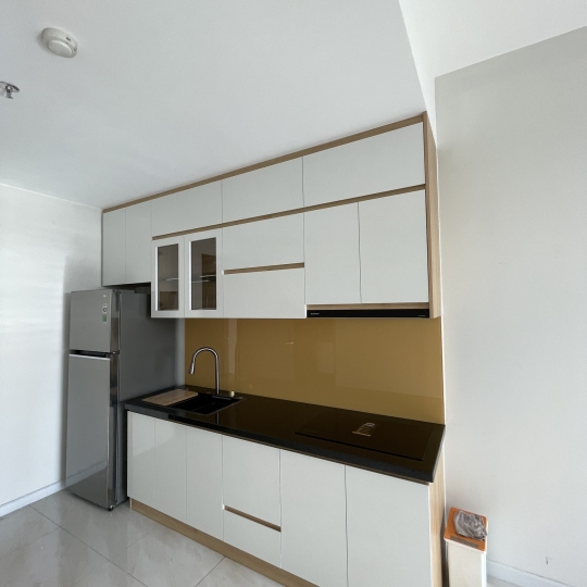 TỦ BẾP GỖ MDF KẾT HỢP NHỰA - CAN HỘ Q12