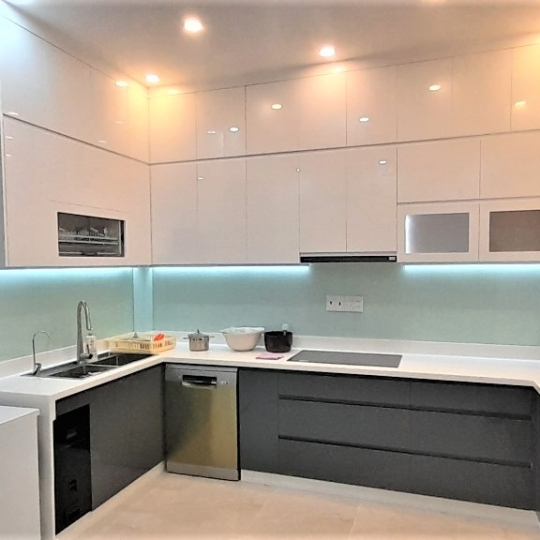 TỦ BẾP NHỰA ĐẶC RUỘT ACRYLIC - CHỊ THẢO THỦ ĐỨC