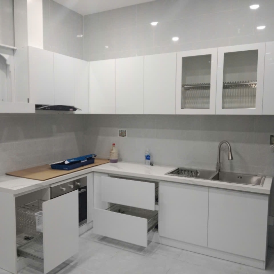 KIỂU BẾP MODUN THÙNG NHỰA CÁNH ACRYLIC BÓNG GƯƠNG